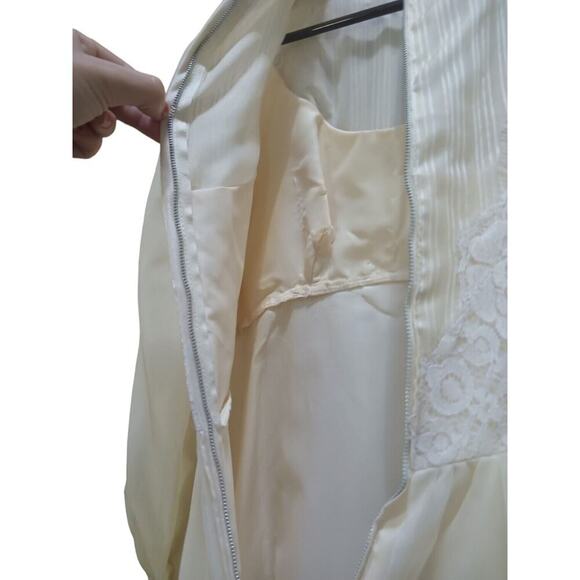 Vintage 1970s NWT ILGWU Ivory Wedding Dress Empire Waist Train Lace Fit As 4 - Picture 8 of 16